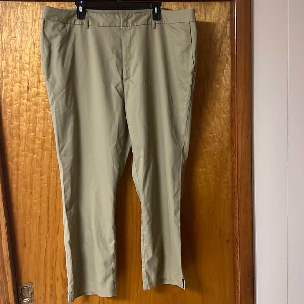 Under Armour men’s khaki pant 42x30